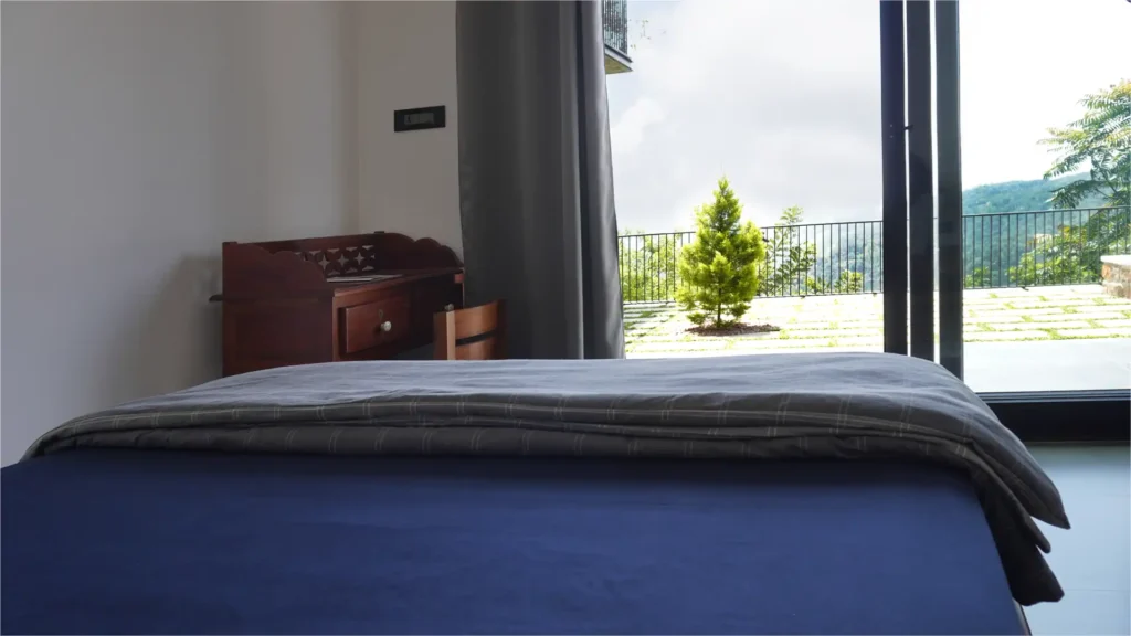 Kattadi-Kuttikanam-Homestay-Bedroom-3-B